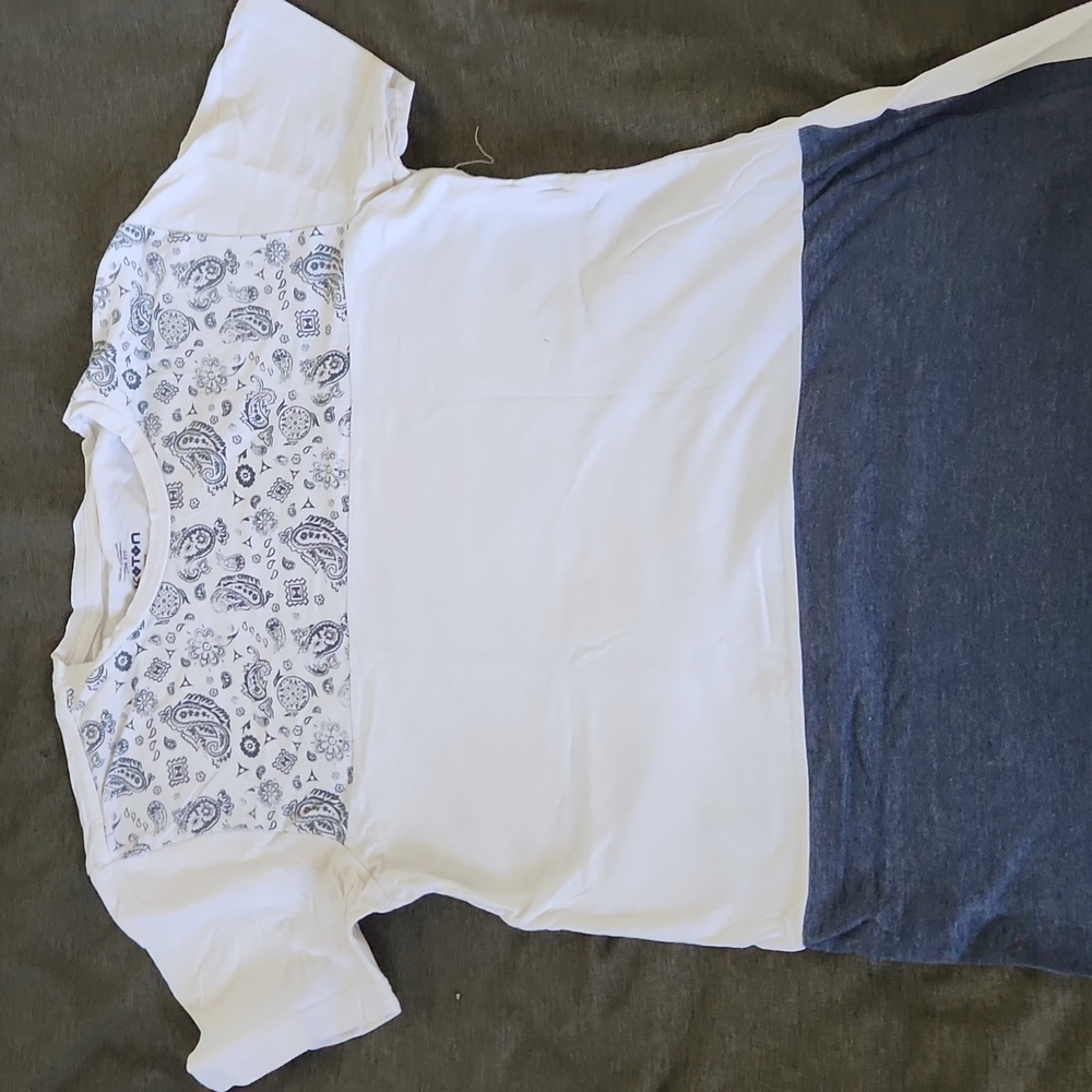 Paisley blue and white t shirt